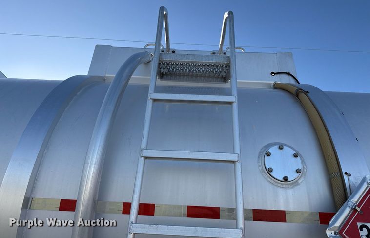 image for item ED5517 2010 Dragon tank trailer