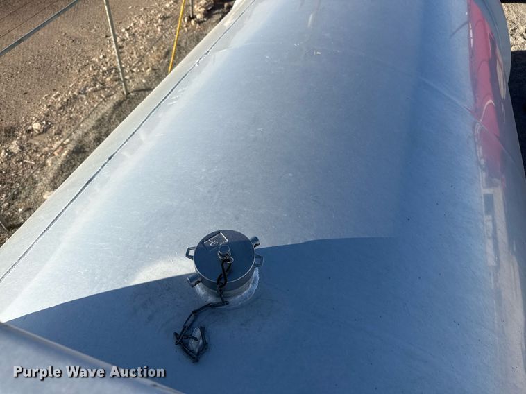 image for item ED5517 2010 Dragon tank trailer