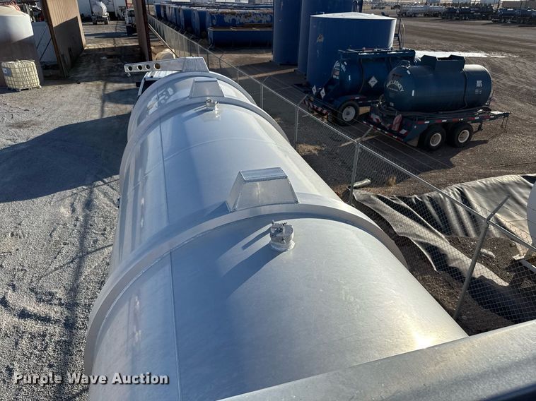 image for item ED5517 2010 Dragon tank trailer