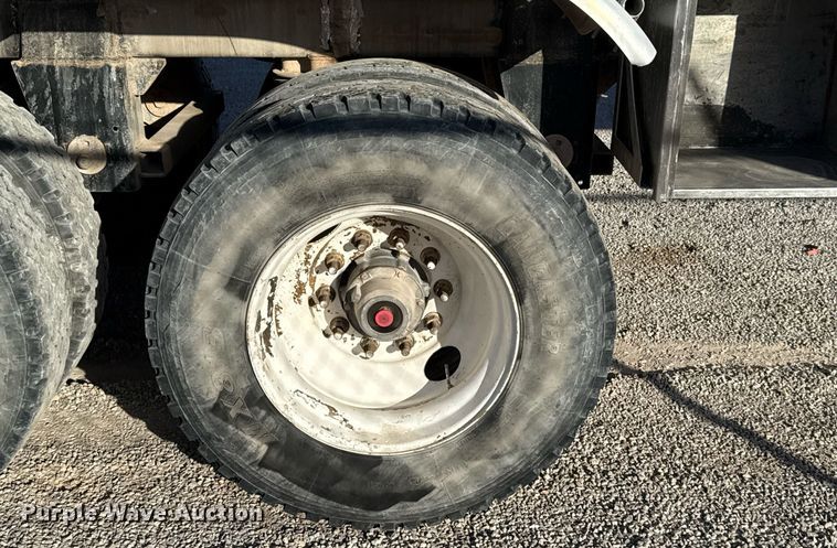 image for item ED5517 2010 Dragon tank trailer