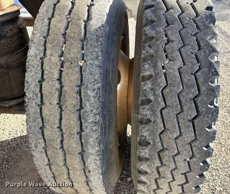 image for item ED5517 2010 Dragon tank trailer