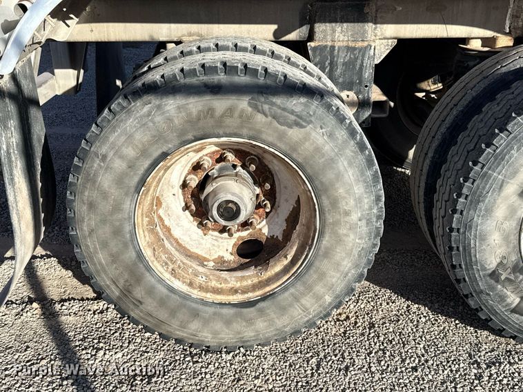 image for item ED5517 2010 Dragon tank trailer