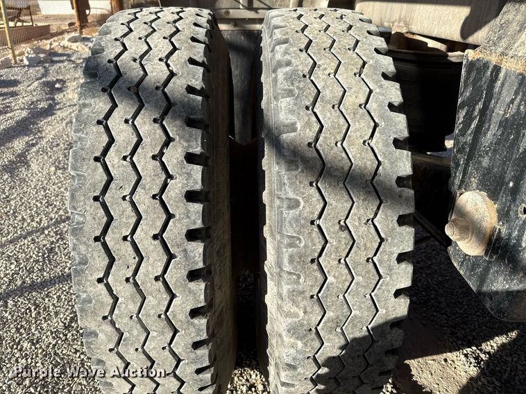 image for item ED5517 2010 Dragon tank trailer