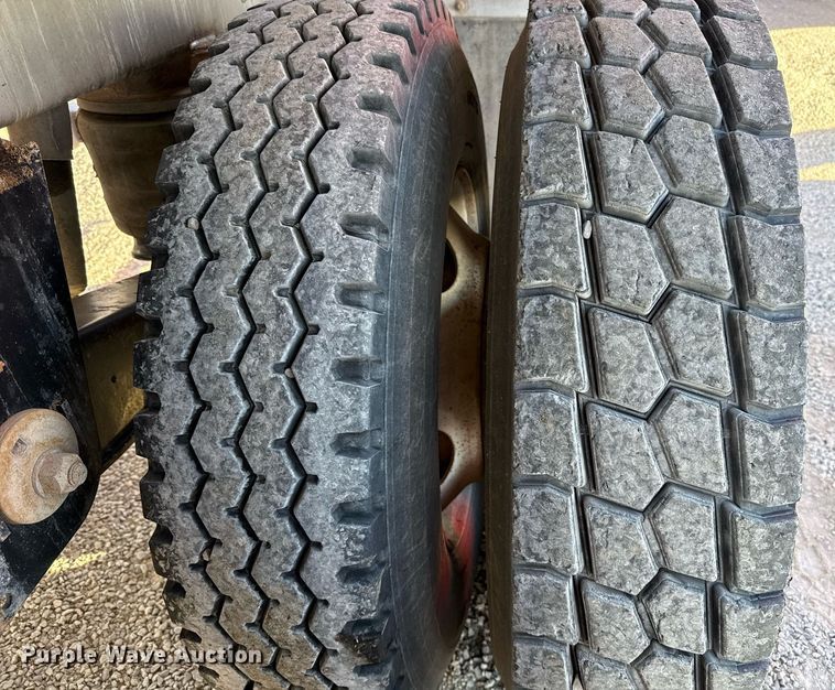 image for item ED5517 2010 Dragon tank trailer