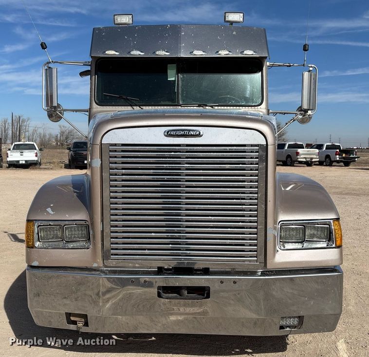 image for item EE0021 1997 Freightliner FLD120 semi truck