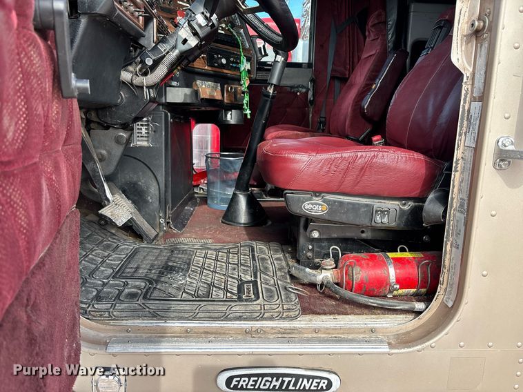 image for item EE0021 1997 Freightliner FLD120 semi truck