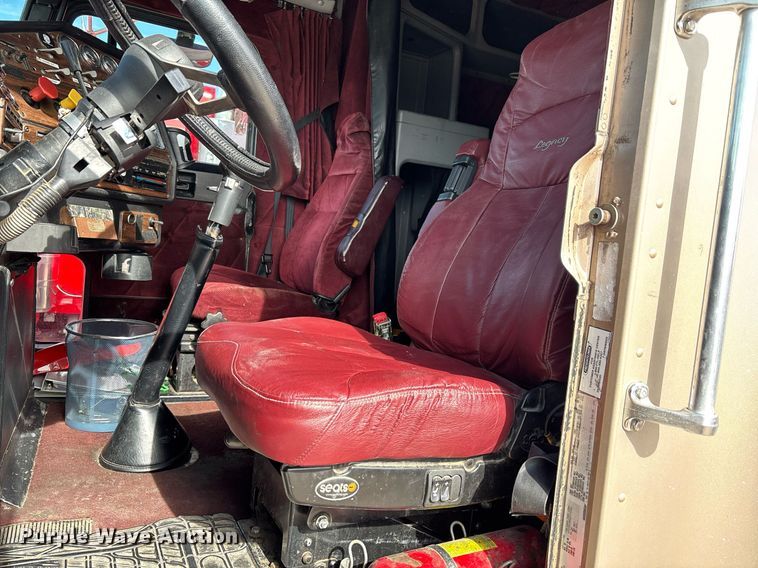 image for item EE0021 1997 Freightliner FLD120 semi truck