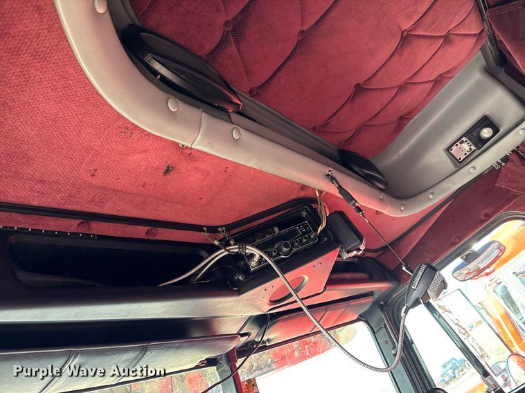 image for item EE0021 1997 Freightliner FLD120 semi truck