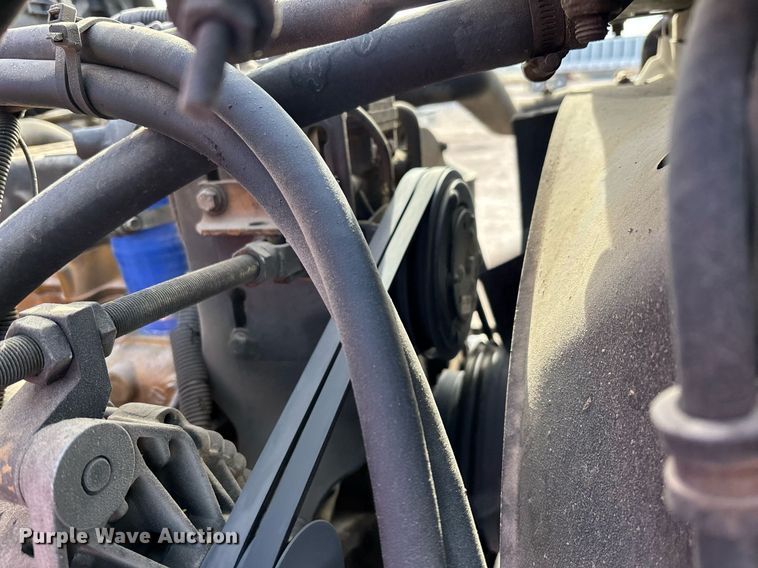 image for item EE0021 1997 Freightliner FLD120 semi truck