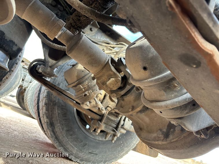 image for item EE0021 1997 Freightliner FLD120 semi truck