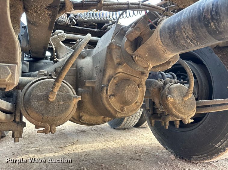 image for item EE0021 1997 Freightliner FLD120 semi truck