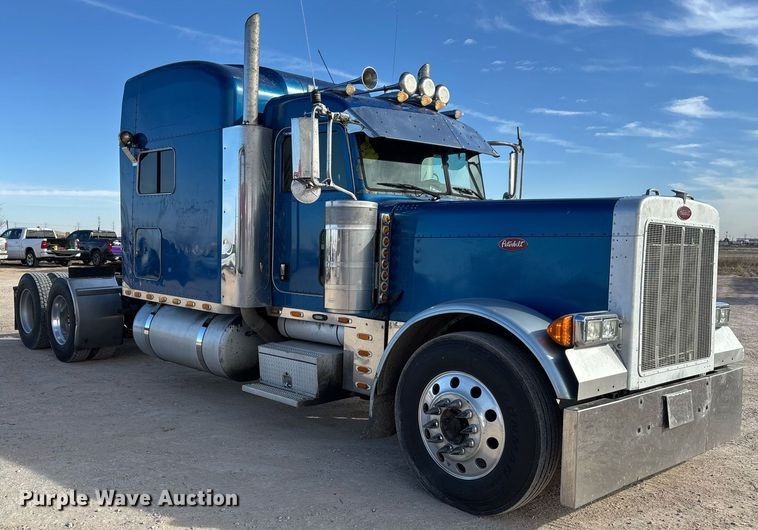 image for item EE0022 2005 Peterbilt 379 semi truck