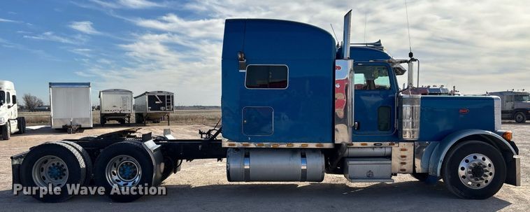 image for item EE0022 2005 Peterbilt 379 semi truck
