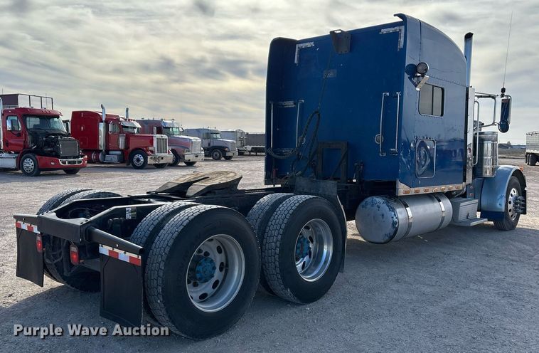 image for item EE0022 2005 Peterbilt 379 semi truck