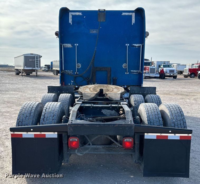 image for item EE0022 2005 Peterbilt 379 semi truck