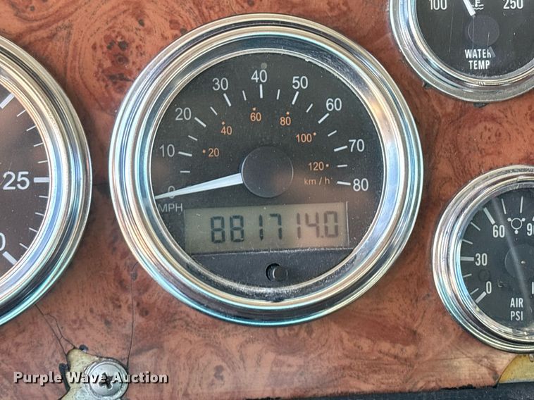 image for item EE0022 2005 Peterbilt 379 semi truck