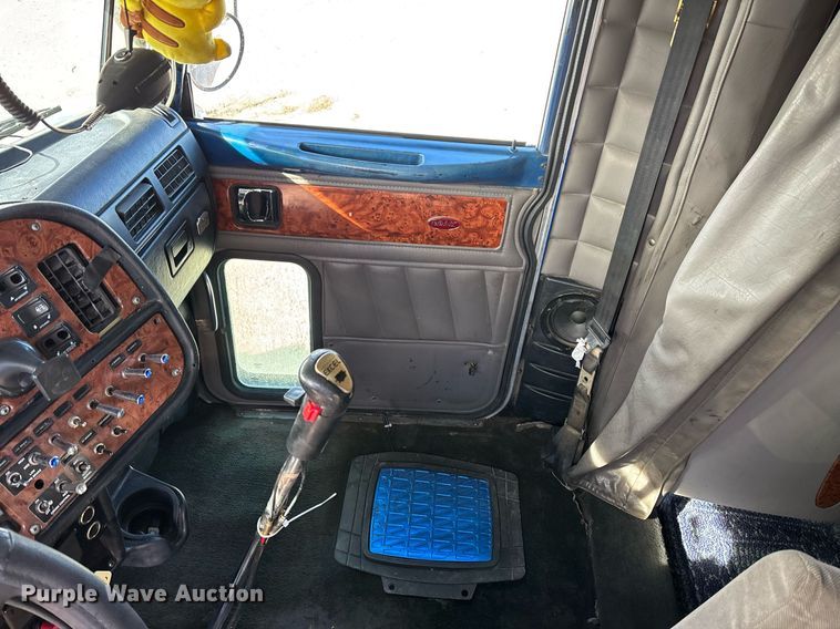 image for item EE0022 2005 Peterbilt 379 semi truck