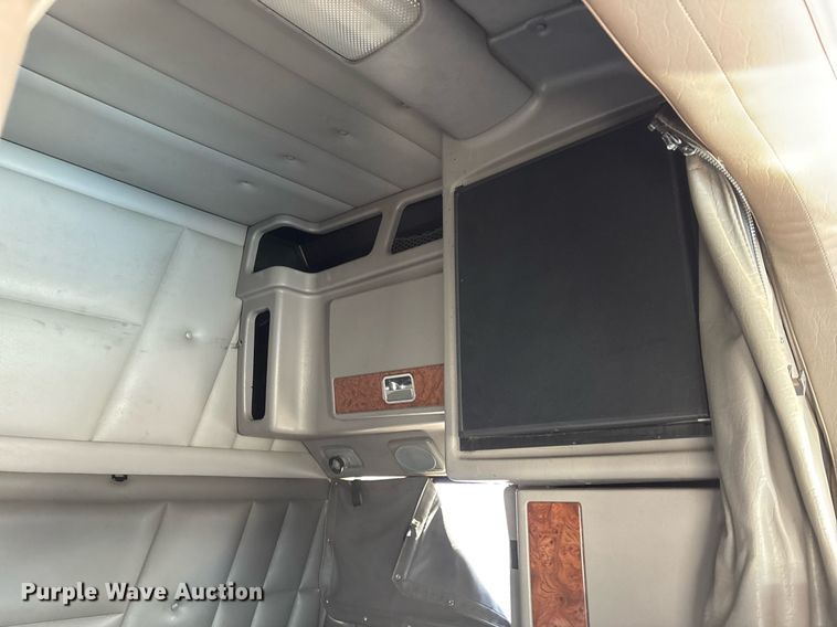 image for item EE0022 2005 Peterbilt 379 semi truck