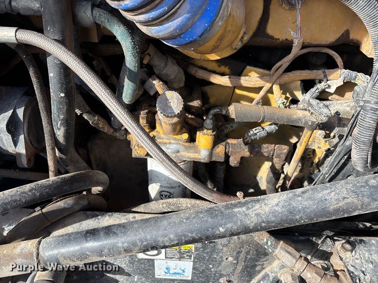 image for item EE0022 2005 Peterbilt 379 semi truck