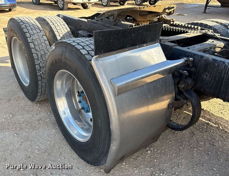 image for item EE0022 2005 Peterbilt 379 semi truck