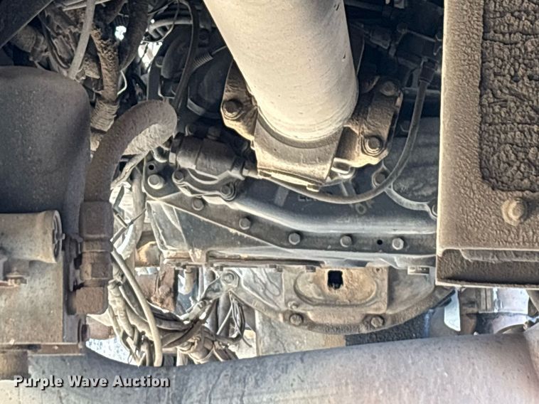 image for item EE0022 2005 Peterbilt 379 semi truck