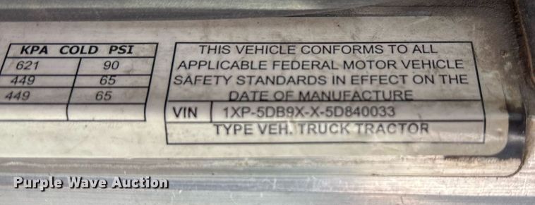 image for item EE0022 2005 Peterbilt 379 semi truck