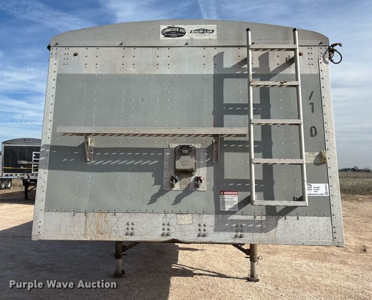 image for item EE0023 2019 Cornhusker 800 grain trailer