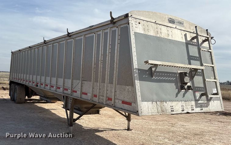 image for item EE0023 2019 Cornhusker 800 grain trailer