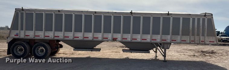 image for item EE0023 2019 Cornhusker 800 grain trailer