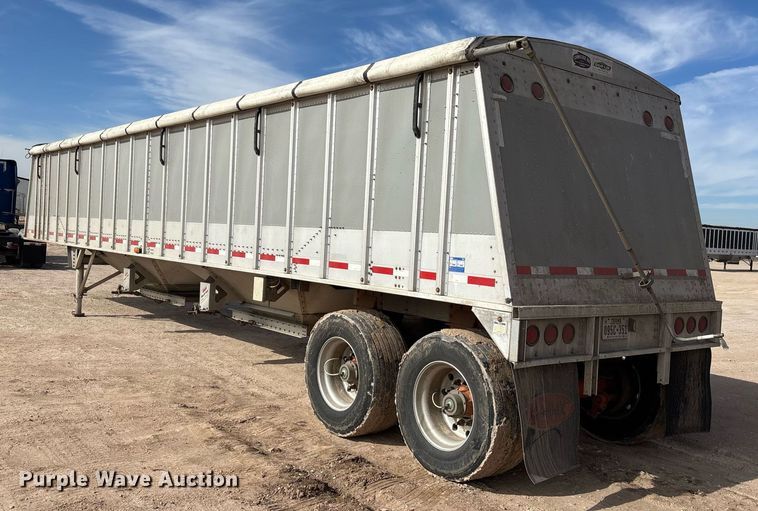 image for item EE0023 2019 Cornhusker 800 grain trailer