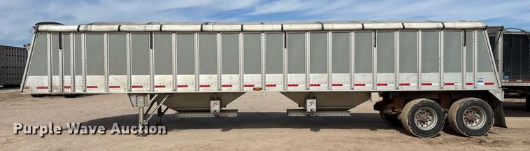 image for item EE0023 2019 Cornhusker 800 grain trailer