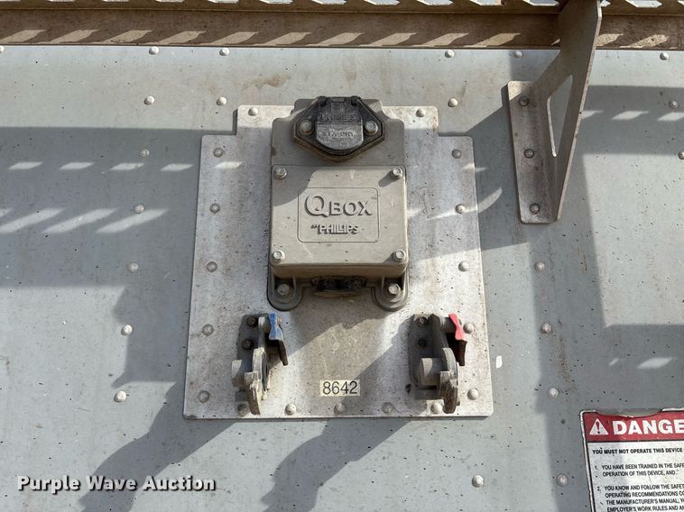 image for item EE0023 2019 Cornhusker 800 grain trailer