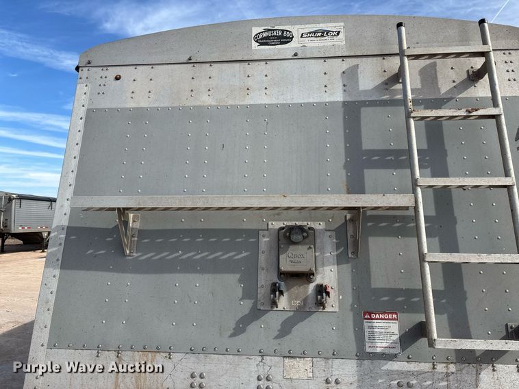 image for item EE0023 2019 Cornhusker 800 grain trailer