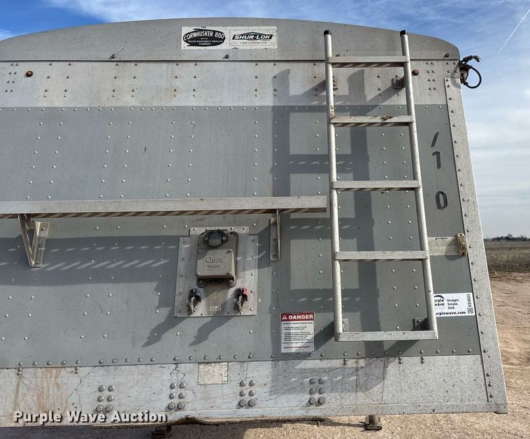 image for item EE0023 2019 Cornhusker 800 grain trailer