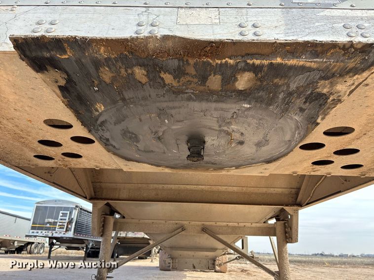 image for item EE0023 2019 Cornhusker 800 grain trailer