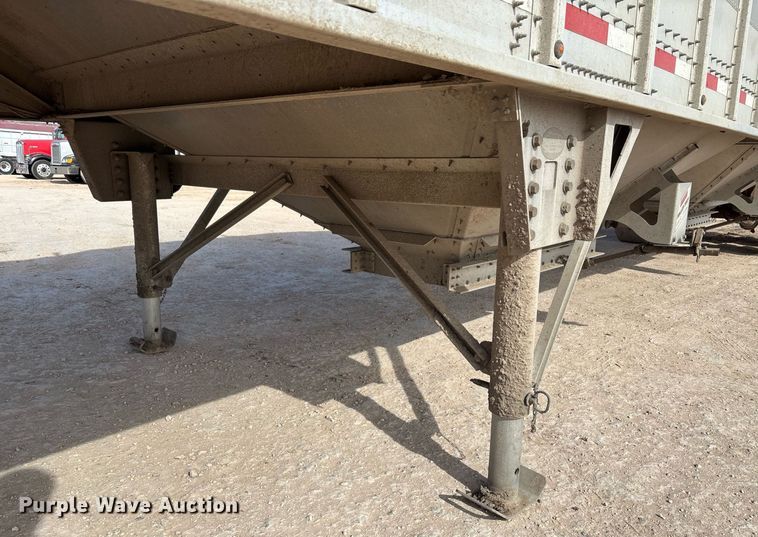 image for item EE0023 2019 Cornhusker 800 grain trailer