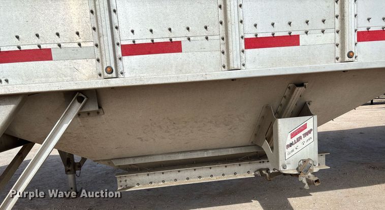 image for item EE0023 2019 Cornhusker 800 grain trailer