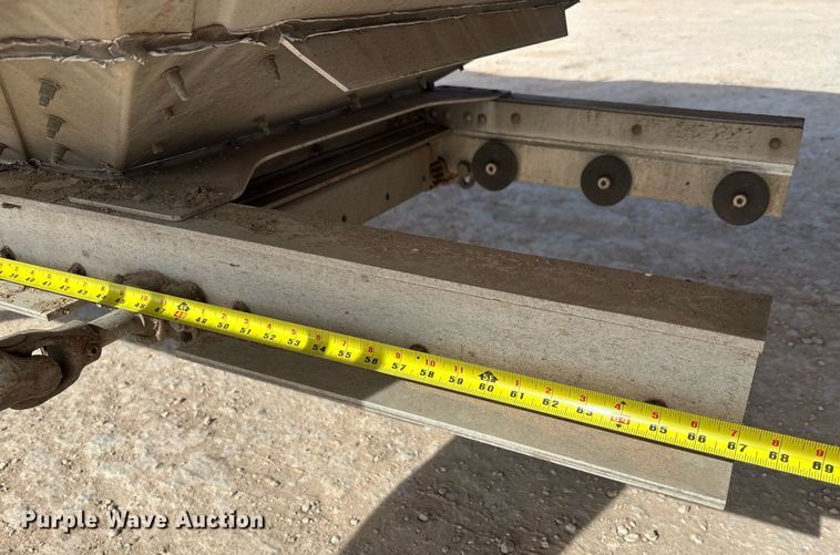 image for item EE0023 2019 Cornhusker 800 grain trailer