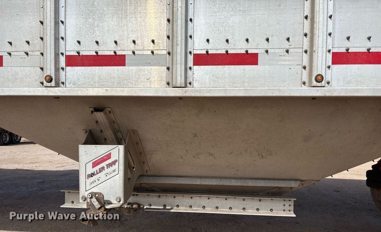 image for item EE0023 2019 Cornhusker 800 grain trailer