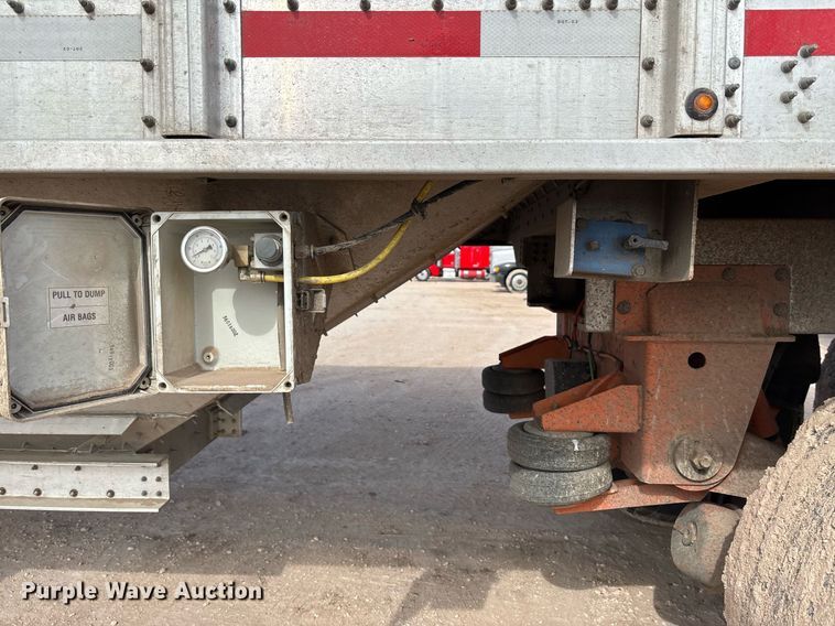 image for item EE0023 2019 Cornhusker 800 grain trailer