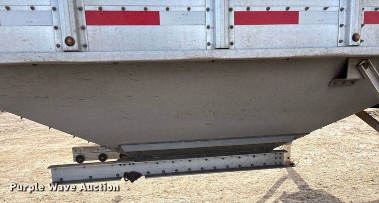 image for item EE0023 2019 Cornhusker 800 grain trailer