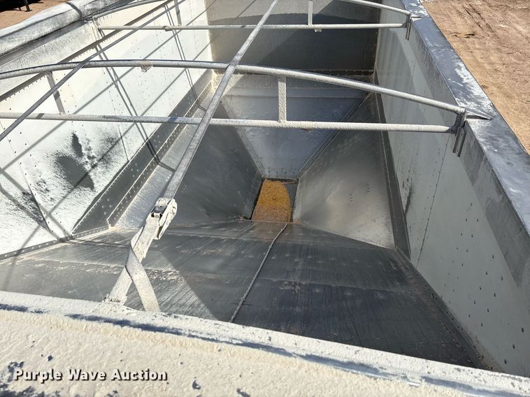 image for item EE0023 2019 Cornhusker 800 grain trailer
