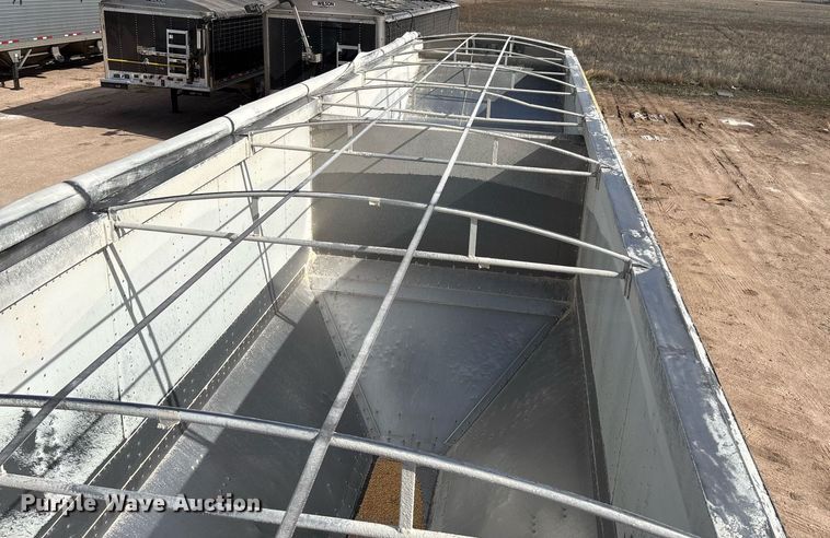 image for item EE0023 2019 Cornhusker 800 grain trailer