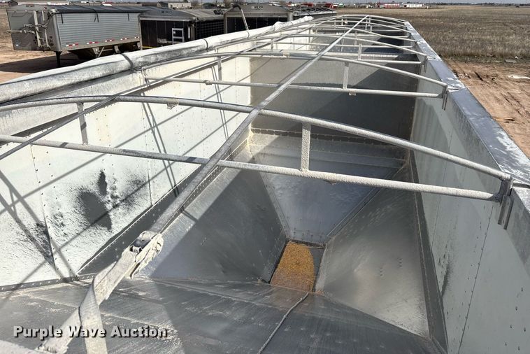 image for item EE0023 2019 Cornhusker 800 grain trailer