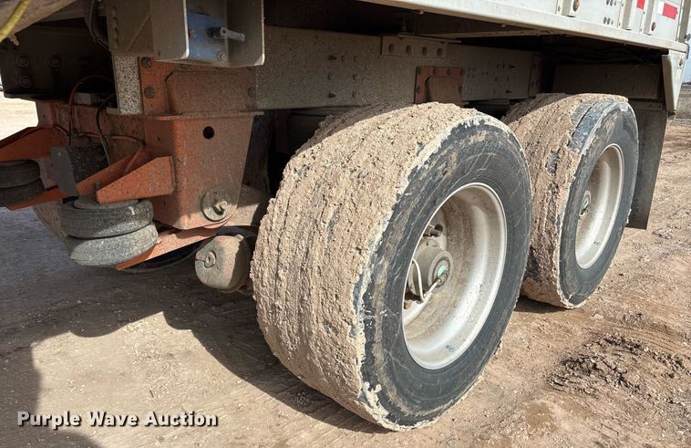 image for item EE0023 2019 Cornhusker 800 grain trailer