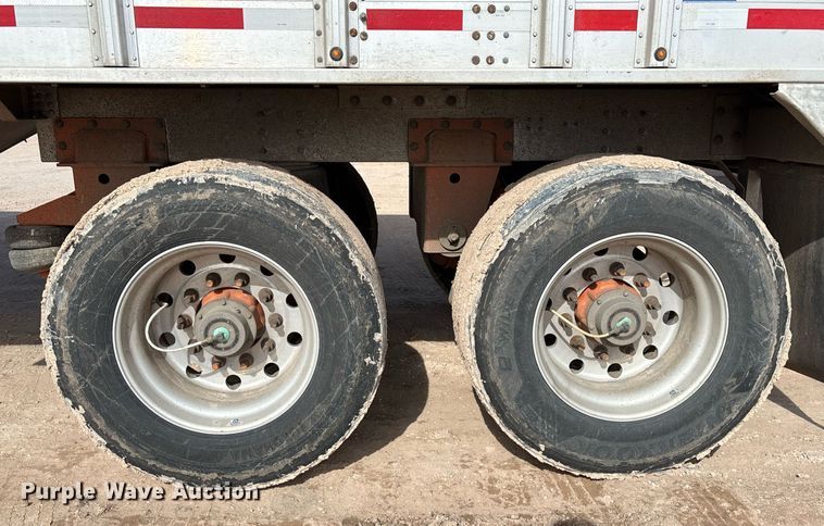 image for item EE0023 2019 Cornhusker 800 grain trailer