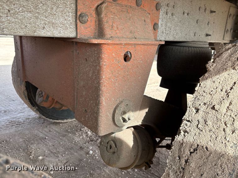 image for item EE0023 2019 Cornhusker 800 grain trailer