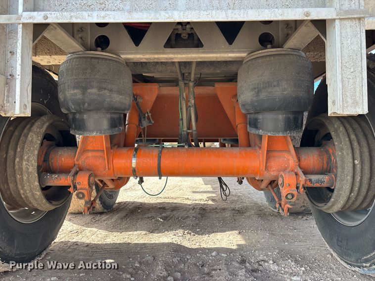 image for item EE0023 2019 Cornhusker 800 grain trailer