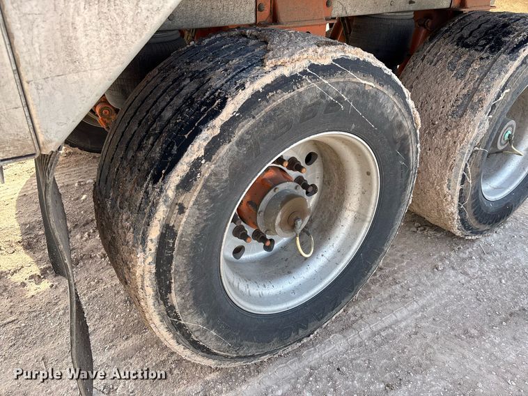 image for item EE0023 2019 Cornhusker 800 grain trailer