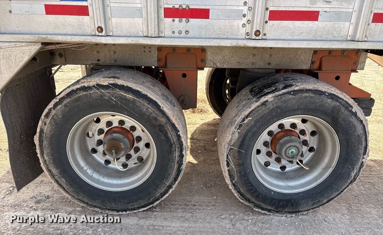 image for item EE0023 2019 Cornhusker 800 grain trailer